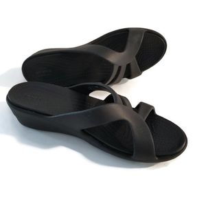 CROCS Slip On NEW WITHOUT TAGS